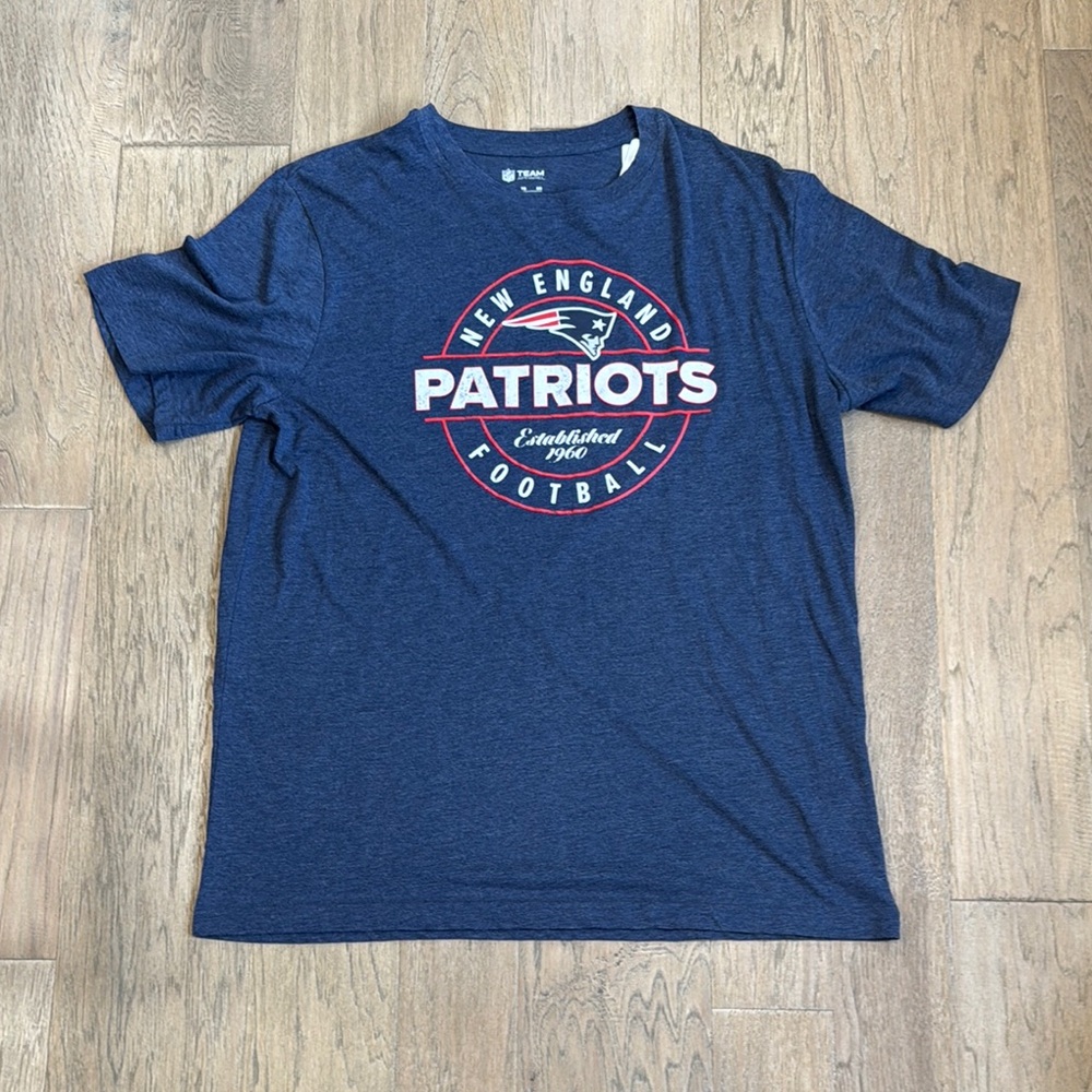 NWT NFL Patriots Navy Blue Short Sleeve Tee Size XL